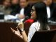 KOMPAS IMAGES/KRISTIANTO PURNOMO Terdakwa Jessica Kumala Wongso menjalani sidang dengan agenda pemeriksaan terdakwa di Pengadilan Negeri Jakarta Pusat, Rabu (28/9/2016). Ia menjadi terdakwa terkait dugaan kasus pembunuhan Wayan Mirna Salihin.