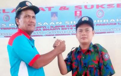 Ketua terpilih dengan Sekretaris salam komando untuk melanjutkan kepemimpinan periode 2016 2021 Ketua Terpilih DPC F.SPTI K.SPSI Palas 2016 2021 Gelar Silaturrahmi