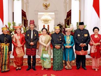 Jokowi Ajak Megawati, SBY, dan Habibie Foto Bareng